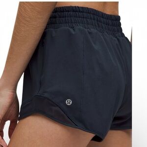 Lululemon Hotty Hot High-Rise Lined Short 2.5" women’s size 6
